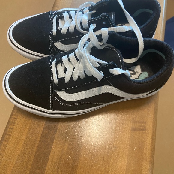 Vans - Picture 3 of 7